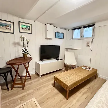 La Maison Des Ecoliers Apartment